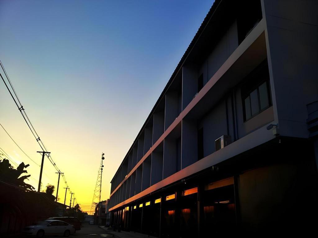 Klim Hotel Buriram Esterno foto