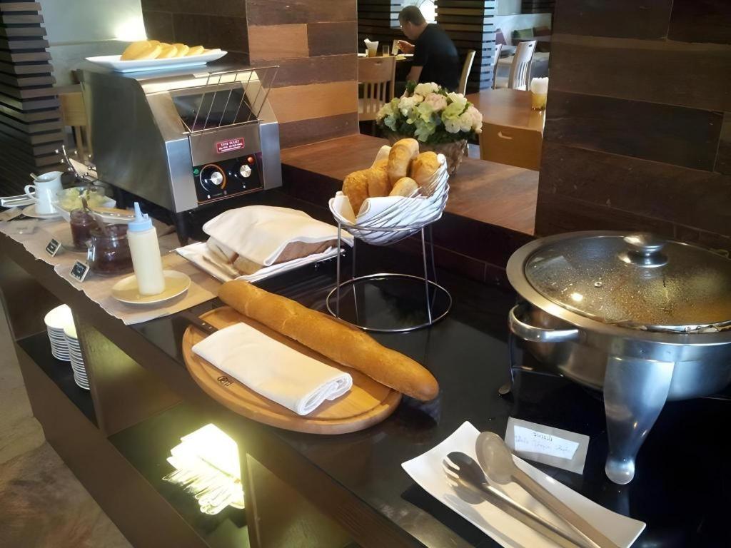 Klim Hotel Buriram Esterno foto